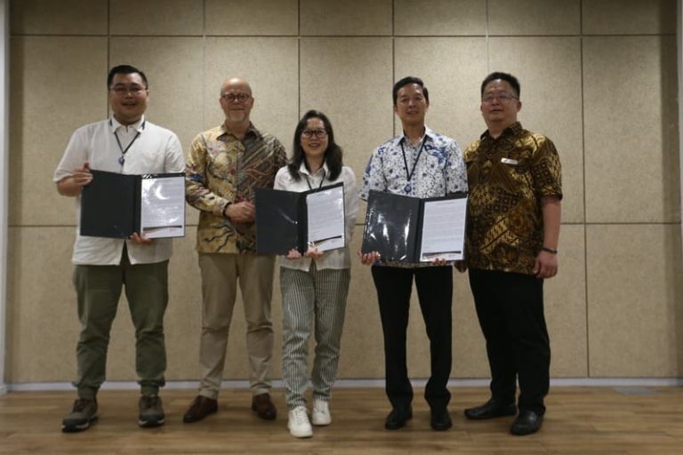 20250527-3-pemimpin-bca-sabet-penghargaan-dari-lembaga-riset-1