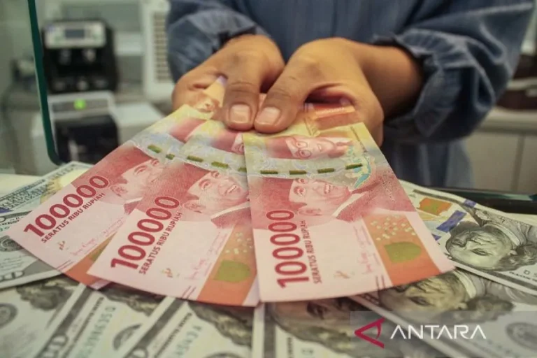 Nilai-tukar-rupiah-melemah-terhadap-dolar-080425-Fhs-6.jpg