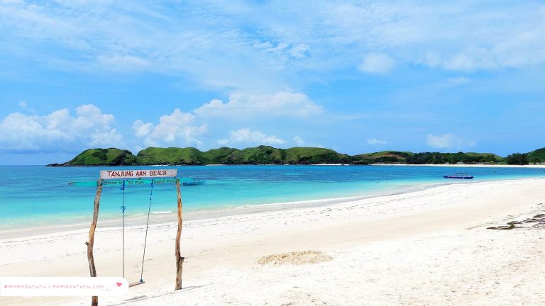 Pantai-Tanjung-Aan-2048x1151