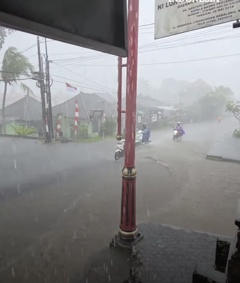 Hujan mengguyur wilayah Bebalang, Bangli, Bali
