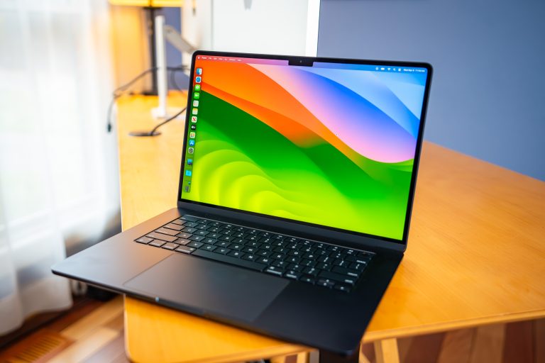 m3-macbook-air-on-desk