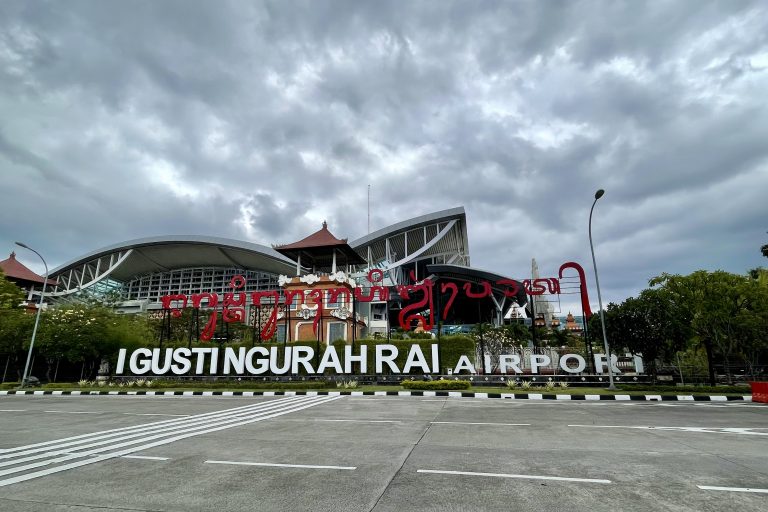 Ngurah_Rai_Internasional_Airport_Welcome_Sign