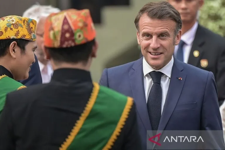 Presiden-Emmanuel-Macron-kunjungi-Universitas-Negeri-Jakarta-280525-fzn-03.jpg