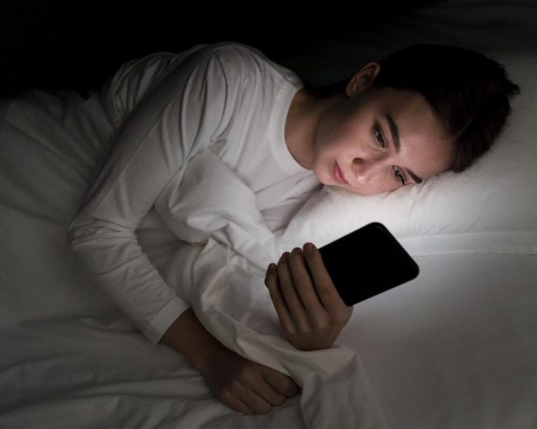 girl-night-bed-with-phone (1)
