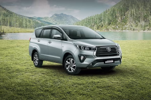 toyota-kijang-innova-front-angle-low-view-351782