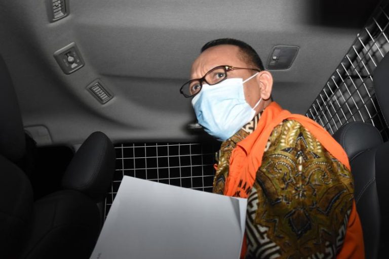 tersangka-kasus-suap-dan-gratifikasi-penanganan-perkara-di-mahkamah_210204222917-283