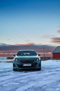 Mobil BMW 2025 Terbaru Teknologi iDrive 90 dan Performa Elektrik Maksimal