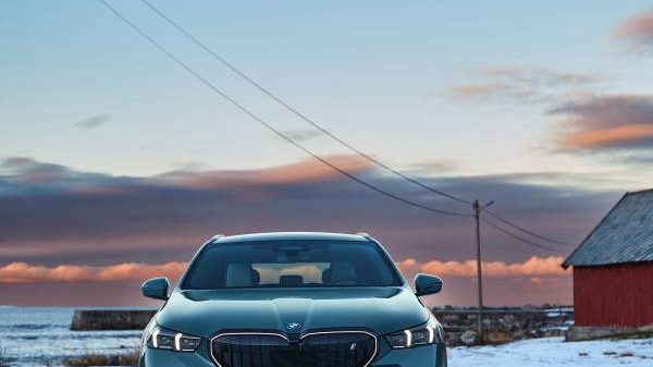Mobil BMW 2025 Terbaru: Teknologi iDrive 9.0 dan Performa Elektrik Maksimal