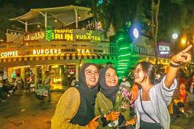 Makanan Enak dan Jajanan Viral di Jalan Tunjungan Surabaya: Kuliner Kaki Lima sampai Legendaris Wajib Coba dan Bikin Ketagihan