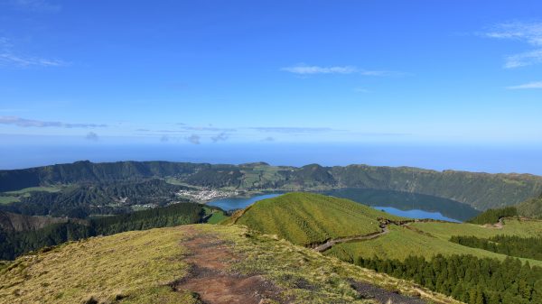 10 Tempat Wisata Hits di NTB yang Lagi Viral di 2025