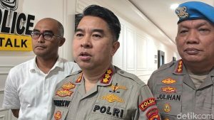 kabid-humas-polda-sumut-kombes-ferry-walintukan-saat-memberikan-keterangan-soal-kasus-es-finta-rahyunidetiksumut-1761131827049_169