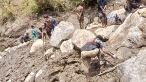 proses-pencarian-korban-hilang-dan-evakuasi-korban-meninggal-dunia-akibat-banjir-bandang-yang-melanda-kabupaten-nduga-papua-pe-1762313860098_169