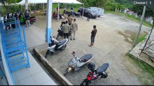 video-wakil-bupati-pidie-jaya-hasan-basri-diduga-menghajar-kepala-sppg-muhammad-reza-viral-di-medsos-foto-screenshot-video-vir-1761827443218_169