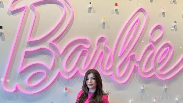 Gambar tanpa tanggal ini, yang dirilis oleh Mattel Press, menampilkan penulis Alex Aster. (Jodi Reamer/Mattel Press via AP)