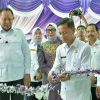 : Pengguntingan pita oleh Kepala Dinas Kesehatan, Pengendalian Penduduk, dan Keluarga Berencana Provinsi Gorontalo Anang Otoluwa, disaksikan Gubernur Gorontalo Gusnar Ismail sebagai tanda mulai beroperasinya Laboratorium Kesehatan Masyarakat (Labkesmas), Rabu (21/1/2026). (Foto : mcgorontaloprov/mila)