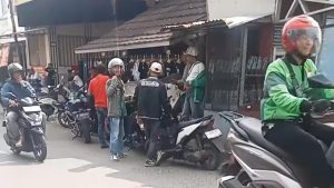 Seorang pedagang cireng isi berinisial H (39) mengalami nasib malang saat berbelanja di Pasar Pasundan, Nyomplong, Kota Sukabumi (Istimewa)