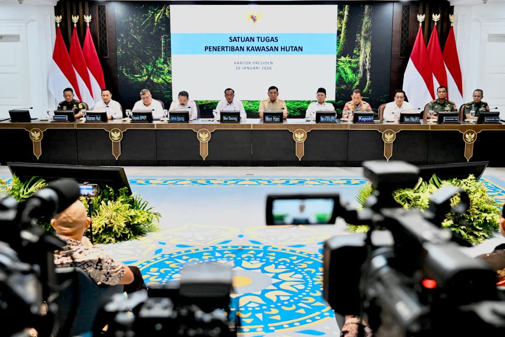 Prabowo Cabut Izin 28 perusahaan di Sumatera Foto BPMI SetpresCahyo