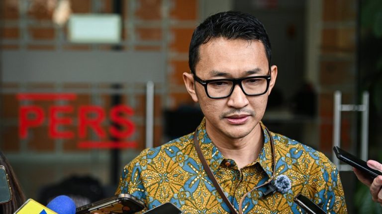 antarafoto-kpk-tunggu-surat-keppres-amnesti-hasto-kristiyanto-1754034909_3985_ratio-16x9