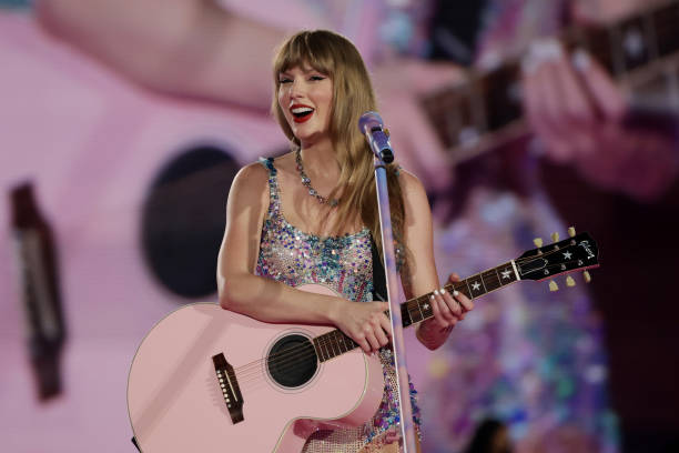 Taylor Swift tampil selama Taylor Swift | The Eras Tour di Stadion Nasional pada 02 Maret 2024 di Singapura Foto oleh Ashok KumarTAS24Getty Images untuk TAS Rights Management