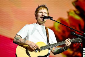 Ed Sheeran tampil di atas panggung pada Festival Musik dan Seni Coachella Valley 2025 pada 19 April 2025 di Indio California Foto oleh Gilbert FloresVariety via Getty Images