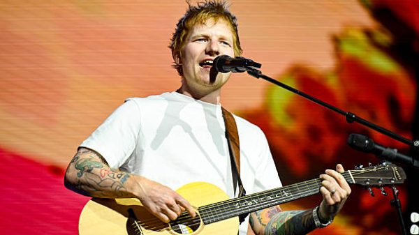 Ed Sheeran tampil di atas panggung pada Festival Musik dan Seni Coachella Valley 2025 pada 19 April 2025 di Indio California Foto oleh Gilbert FloresVariety via Getty Images