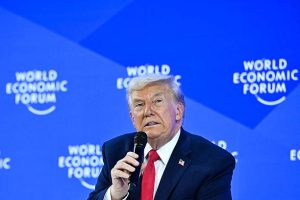 Presiden AS Donald Trump berbicara selama pertemuan tahunan Forum Ekonomi Dunia WEF di Davos pada 21 Januari 2026 Forum Ekonomi Dunia berlangsung di Davos dari 19 hingga 23 Januari 2026 Foto oleh Mandel NGAN  AFP via Getty Images