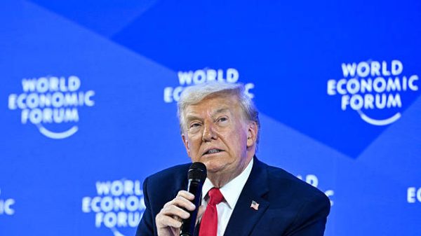 Presiden AS Donald Trump berbicara selama pertemuan tahunan Forum Ekonomi Dunia (WEF) di Davos pada 21 Januari 2026. Forum Ekonomi Dunia berlangsung di Davos dari 19 hingga 23 Januari 2026. (Foto oleh Mandel NGAN / AFP via Getty Images)