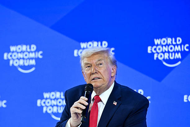 Presiden AS Donald Trump berbicara selama pertemuan tahunan Forum Ekonomi Dunia WEF di Davos pada 21 Januari 2026 Forum Ekonomi Dunia berlangsung di Davos dari 19 hingga 23 Januari 2026 Foto oleh Mandel NGAN  AFP via Getty Images