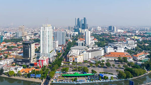 Landscape Perkotaan Surabaya, Indonesia. Foto: iStock/redtea