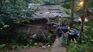 longsor-timbun-rumah-warga-di-bogor-1767966844075_169