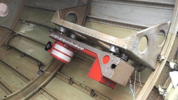 Foto: Penampakan black box pada ekor pesawat ATR 42-500 yang ditemukan di lereng Gunung Bulusaraung, Pangkep. Foto: Dokumen Istimewa