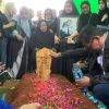 Foto: Tangis keluarga pecah usai jenazah kopilot pesawat ATR 42-500 Farhan Gunawan dimakamkan di Pemakaman Darusalam Valley, Kabupaten Gowa, Sulawesi Selatan. (Fuad Jauhary/detikSulsel)