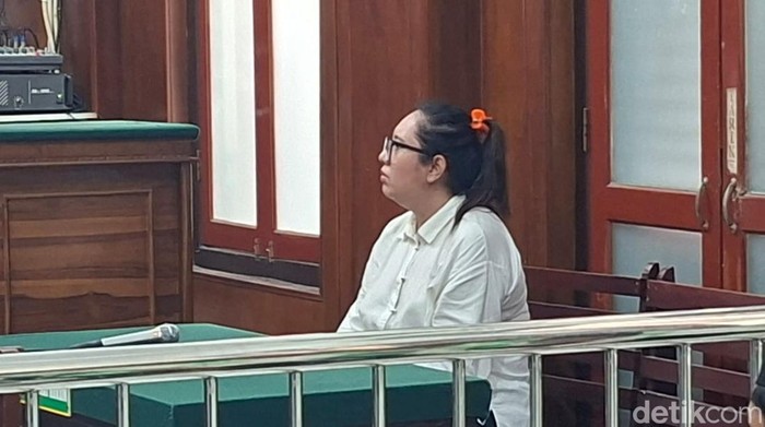 Terdakwa Penipuan Wall Charger BYD Juliet Hardiani Foto dok Praditya Fauzi RahmandetikJatim