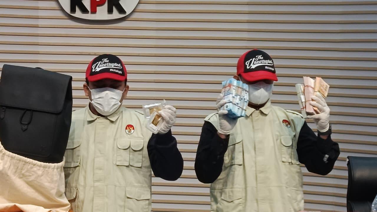 KPK resmi menetapkan enam orang sebagai tersangka kasus korupsi importasi Bea Cukai Penyidik turut menyita barang bukti senilai Rp 40 5 miliar Liputan6comRifqy Alief Abiyya