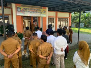  Kepala Pelaksana Badan Penanggulangan Bencana Daerah BPBD Provinsi Gorontalo Rusli W Nusi saat memimpin apel pagi Senin 222026 Apel tersebut diikuti seluruh pegawai Aparatur Sipil Negara ASN Outsorcing dan Tenaga IT BPBD Provinsi Gorontalo