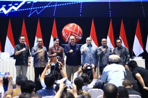 CEO Danantara Indonesia Roesan Roslani beserta Pejabat OJK dan BEI dalam Dialog Pasar Modal yang digelar di Main Hall Bursa Efek Indonesia Jakarta Minggu 122026 Foto Humas OJK