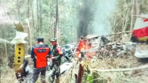 Pesawat pengangkut bahan bakar minyak BBM yang jatuh dan terbakar di Pa Belaban di lokasi Pa Betung Kecamatan Krayan Timur Kabupaten Nunukan Kalimantan Utara ANTARAHO Camat Krayan Timur Lianthoni Pesawat pengangkut bahan bakar minyak BBM yang jatuh dan terbakar di Pa Belaban di lokasi Pa Betung Kecamatan Krayan Timur Kabupaten Nunukan Kalimantan Utara ANTARAHO Camat Krayan Timur Lianthoni Antara