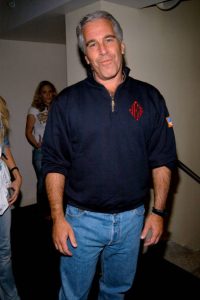 NEW YORK NY   18 Mei Jeffrey Epstein menghadiri Peluncuran Majalah RADAR di Hotel QT pada 18 Mei 2005 di Kota New York Foto oleh Neil RasmusPatrick McMullan via Getty Images