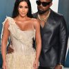 BEVERLY HILLS CALIFORNIA   9 Februari Kim Kardashian dan Kanye West menghadiri pesta Oscar Vanity Fair 2020 yang diselenggarakan oleh Radhika Jones di Wallis Annenberg Center for the Performing Arts pada 9 Februari 2020 di Beverly Hills California Foto oleh George PimentelGetty Images