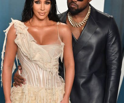 BEVERLY HILLS CALIFORNIA   9 Februari Kim Kardashian dan Kanye West menghadiri pesta Oscar Vanity Fair 2020 yang diselenggarakan oleh Radhika Jones di Wallis Annenberg Center for the Performing Arts pada 9 Februari 2020 di Beverly Hills California Foto oleh George PimentelGetty Images