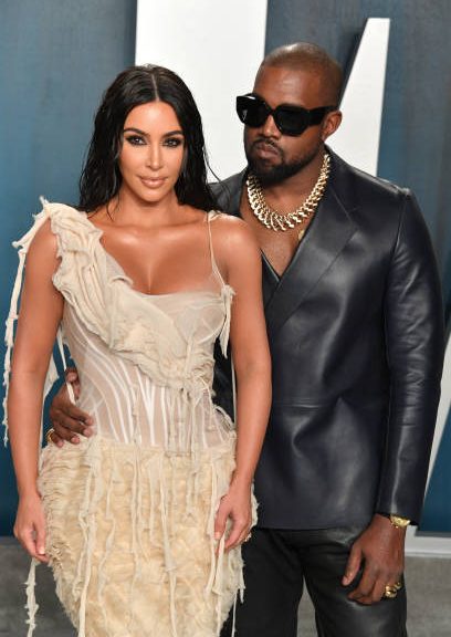 BEVERLY HILLS, CALIFORNIA - 9 Februari: Kim Kardashian dan Kanye West menghadiri pesta Oscar Vanity Fair 2020 yang diselenggarakan oleh Radhika Jones di Wallis Annenberg Center for the Performing Arts pada 9 Februari 2020 di Beverly Hills, California. (Foto oleh George Pimentel/Getty Images)