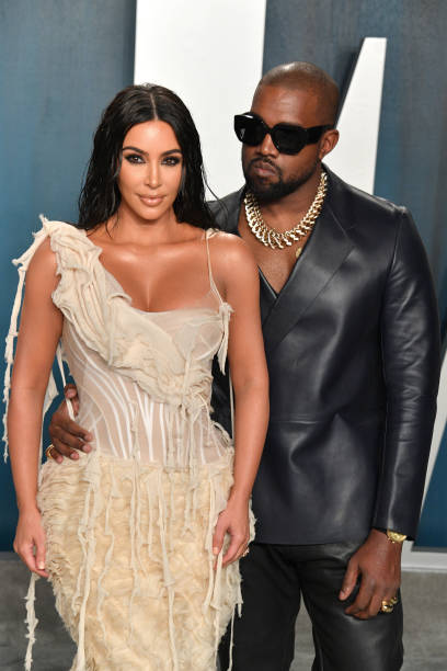 BEVERLY HILLS CALIFORNIA   9 Februari Kim Kardashian dan Kanye West menghadiri pesta Oscar Vanity Fair 2020 yang diselenggarakan oleh Radhika Jones di Wallis Annenberg Center for the Performing Arts pada 9 Februari 2020 di Beverly Hills California Foto oleh George PimentelGetty Images