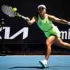 MELBOURNE AUSTRALIA   22 Januari Janice Tjen dari Indonesia beraksi melawan Karolina Pliskova dari Republik Ceko di babak kedua pada Hari ke 5 Australian Open 2026 di Melbourne Park pada 22 Januari 2026 di Melbourne Australia Foto oleh Robert PrangeGetty Images