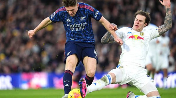 Viktor Gyokeres kiri dari Arsenal dan Joe Rodon dari Leeds United berebut bola selama pertandingan Liga Premier di Elland Road Leeds Tanggal foto Sabtu 31 Januari 2026 Foto oleh Mike EgertonPA Images via Getty Images