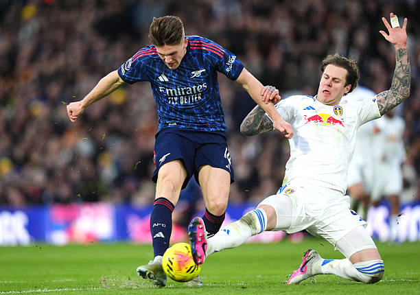 Viktor Gyokeres kiri dari Arsenal dan Joe Rodon dari Leeds United berebut bola selama pertandingan Liga Premier di Elland Road Leeds Tanggal foto Sabtu 31 Januari 2026 Foto oleh Mike EgertonPA Images via Getty Images