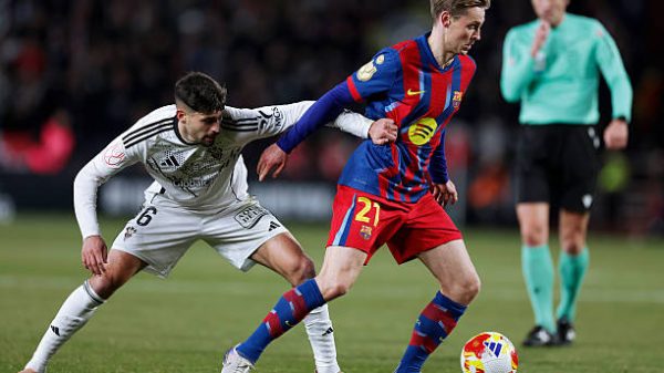 ALBACETE SPANYOL   3 FEBRUARI LR Antonio Pacheco dari Albacete Balompie Frenkie de Jong dari FC Barcelona selama pertandingan Copa del Rey Spanyol antara Albacete Balompie SAD v FC Barcelona di Estadio Municipal Carlos Belmonte pada 3 Februari 2026 di Albacete Spanyol Foto oleh Maria Gracia JimenezSoccratesGetty Images