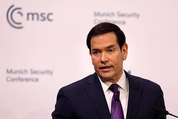 Menteri Luar Negeri AS Marco Rubio berbicara selama Konferensi Keamanan Munich (MSC) ke-62 pada 14 Februari 2026 di Munich, Jerman selatan. Kepala negara dan pemerintahan serta menteri luar negeri dan pertahanan dari seluruh dunia diharapkan hadir dalam pembicaraan kebijakan keamanan dari 13 hingga 15 Februari 2026. (Foto oleh Alexandra BEIER / POOL / AFP via Getty Images)