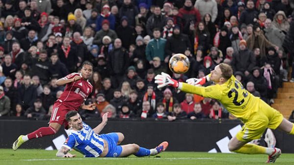 Rio Ngumoha dari Liverpool mencetak gol keempat timnya dalam pertandingan tersebut tetapi dinyatakan offside selama pertandingan putaran keempat Piala FA Emirates di Anfield Liverpool Tanggal foto Sabtu 14 Februari 2026 Foto oleh Peter ByrnePA Images via Getty Images