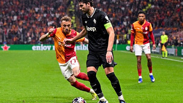 ISTANBUL TURKI   17 Februari Kiri Noa Lang dari Galatasaray AS Manuel Locatelli dari Juventus FC selama pertandingan Liga Champions UEFA antara Galatasaray vs Juventus di Stadion Turk Telekom pada 17 Februari 2026 di Istanbul Turki Foto oleh Gerrit van KeulenSoccratesGetty Images