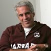 Miliarder Jeffrey Epstein di Cambridge MA pada 8 September 2004 Epstein terhubung dengan beberapa tokoh terkemuka termasuk politisi aktor dan akademisi Epstein dihukum karena melakukan hubungan seksual dengan seorang wanita di bawah umur Foto oleh Rick FriedmanRick Friedman PhotographyCorbis via Getty Images